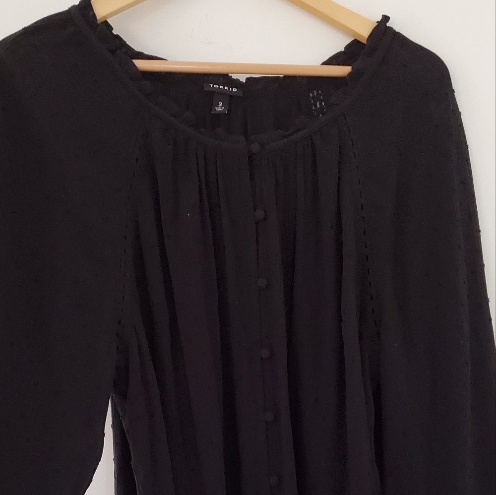 TORRID Sz 3/US 3X Black Dobby Gauze LS Blouse Button Up Crochet Ruffle 2023 EUC - Picture 3 of 12